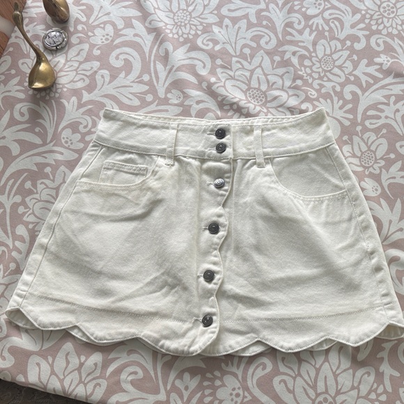 Pants - White Scalloped Button-Up Women Shorts